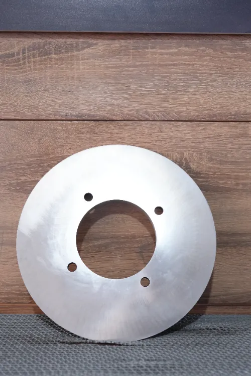 De productiecapaciteit voor gerecycled rubber kan niet toenemen, dus hoe kies je een 390 mm heavy-duty, groot schuin blad om de efficiëntie van het breken van rubber te vergroten?